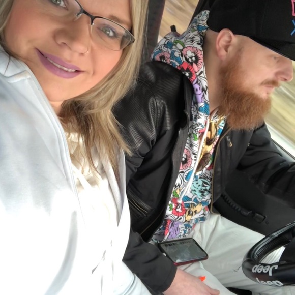 Meet your Posher, April - Picture 4 of 4